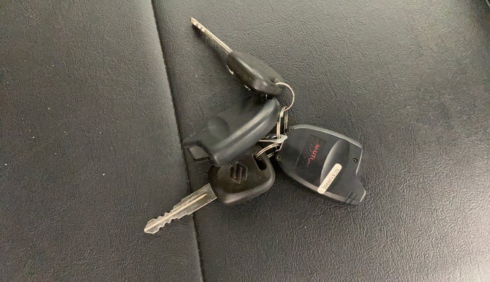 2022 Maruti Swift LXI, Petrol, Manual, 27,338 km, Key Close Up