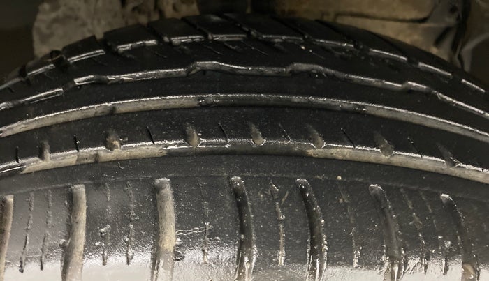 2018 Renault Duster RXS CVT 106 PS, Petrol, Automatic, 35,115 km, Right Front Tyre Tread