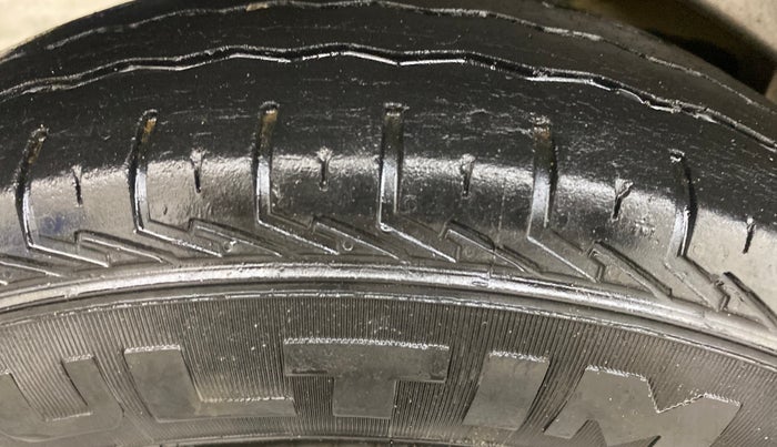 2024 Maruti Eeco 5 STR AC, Petrol, Manual, 35,452 km, Right Rear Tyre Tread