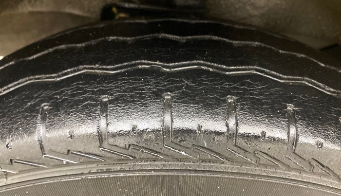 2024 Maruti Eeco 5 STR AC, Petrol, Manual, 35,452 km, Left Front Tyre Tread