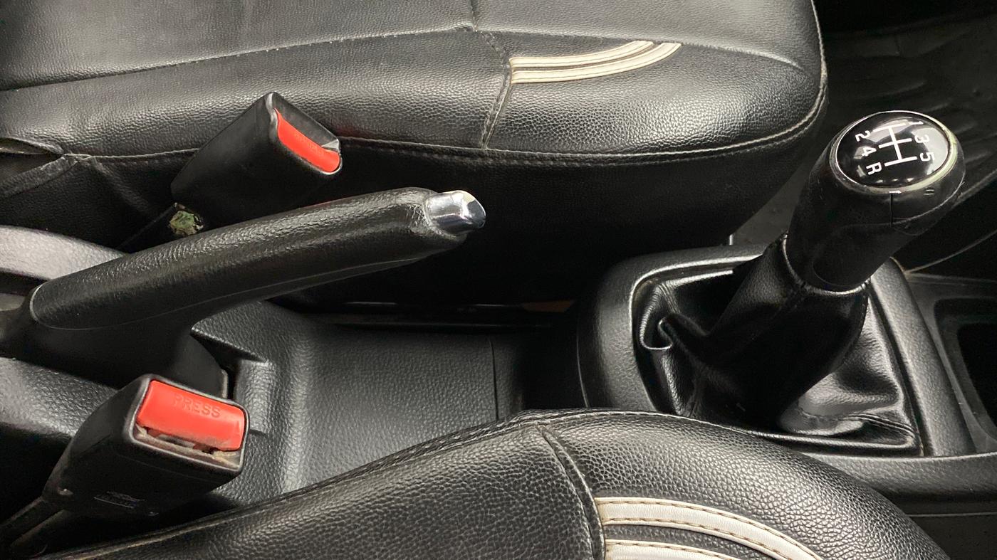 2015 Maruti Swift ZXI D, Petrol, Manual, 98,096 km, Gear Lever