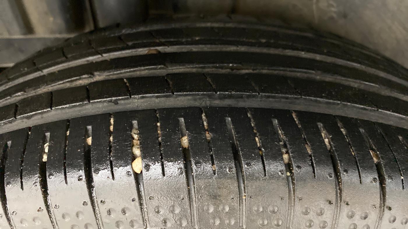 2015 Maruti Swift ZXI D, Petrol, Manual, 98,096 km, Right Rear Tyre Tread