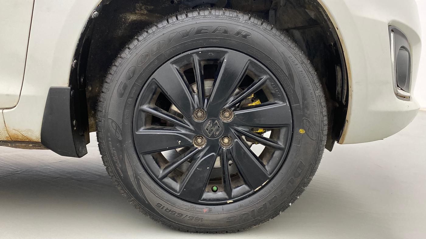 2015 Maruti Swift ZXI D, Petrol, Manual, 98,096 km, Right Front Wheel