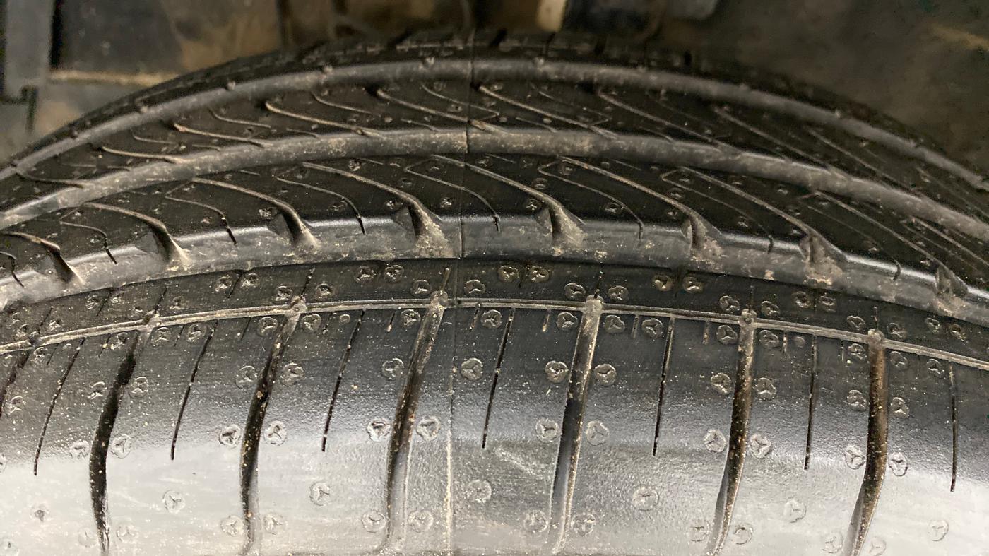 2015 Maruti Swift ZXI D, Petrol, Manual, 98,096 km, Left Front Tyre Tread