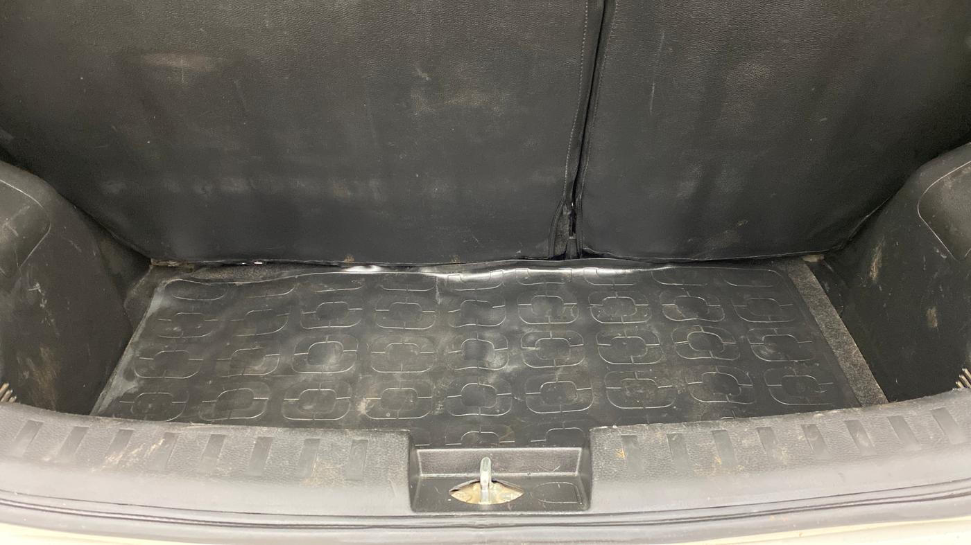 2015 Maruti Swift ZXI D, Petrol, Manual, 98,096 km, Boot Inside