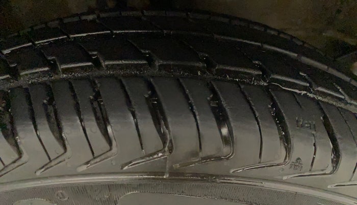 2017 Maruti Wagon R 1.0 LXI CNG, CNG, Manual, 62,850 km, Left Front Tyre Tread