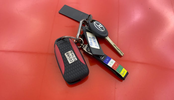 2020 Tata Tiago XZ PLUS PETROL, Petrol, Manual, 40,765 km, Key Close Up