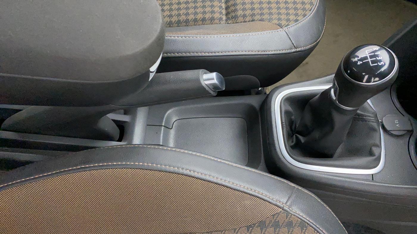 2018 Volkswagen Polo HIGHLINE PLUS 1.2L PETROL, Petrol, Manual, 18,913 km, Gear Lever