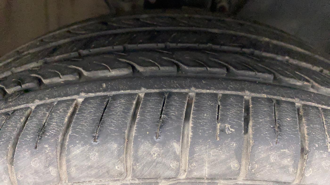 2018 Volkswagen Polo HIGHLINE PLUS 1.2L PETROL, Petrol, Manual, 18,913 km, Right Front Tyre Tread