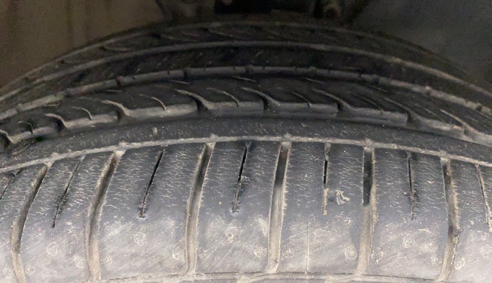 2018 Volkswagen Polo HIGHLINE PLUS 1.2L PETROL, Petrol, Manual, 18,913 km, Right Front Tyre Tread