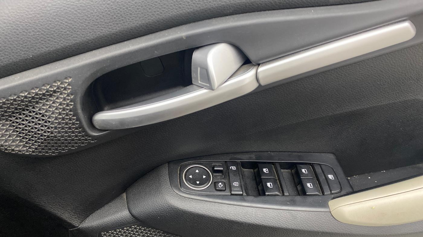 2022 KIA SELTOS HTK PLUS 1.5 IMT, Petrol, Manual, 75,876 km, Driver Side Door Panels Control