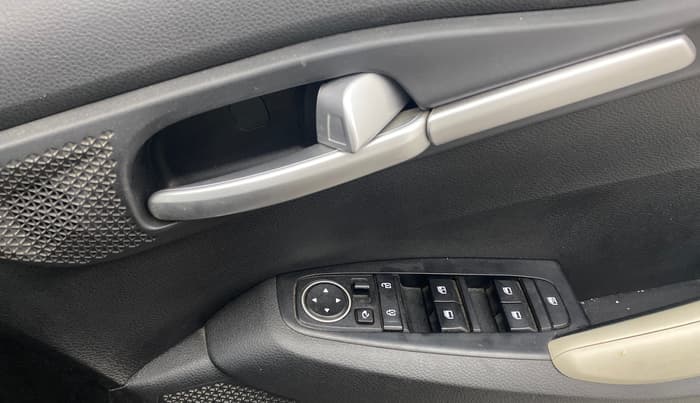 2022 KIA SELTOS HTK PLUS 1.5 IMT, Petrol, Manual, 75,876 km, Driver Side Door Panels Control