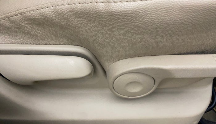 2018 Maruti Ertiga ZXI+, Petrol, Manual, 48,250 km, Driver Side Adjustment Panel