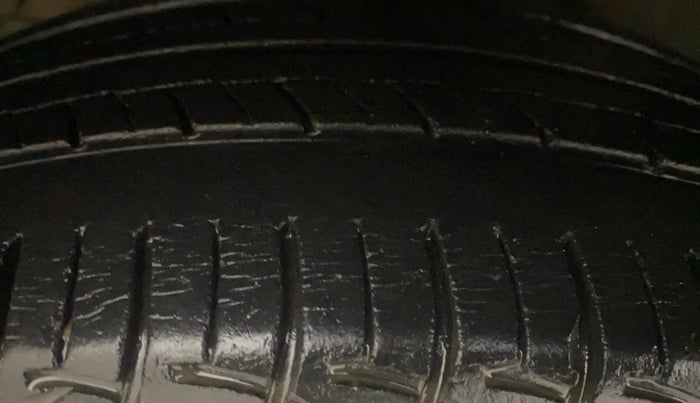 2018 Maruti Ertiga ZXI+, Petrol, Manual, 48,250 km, Left Front Tyre Tread