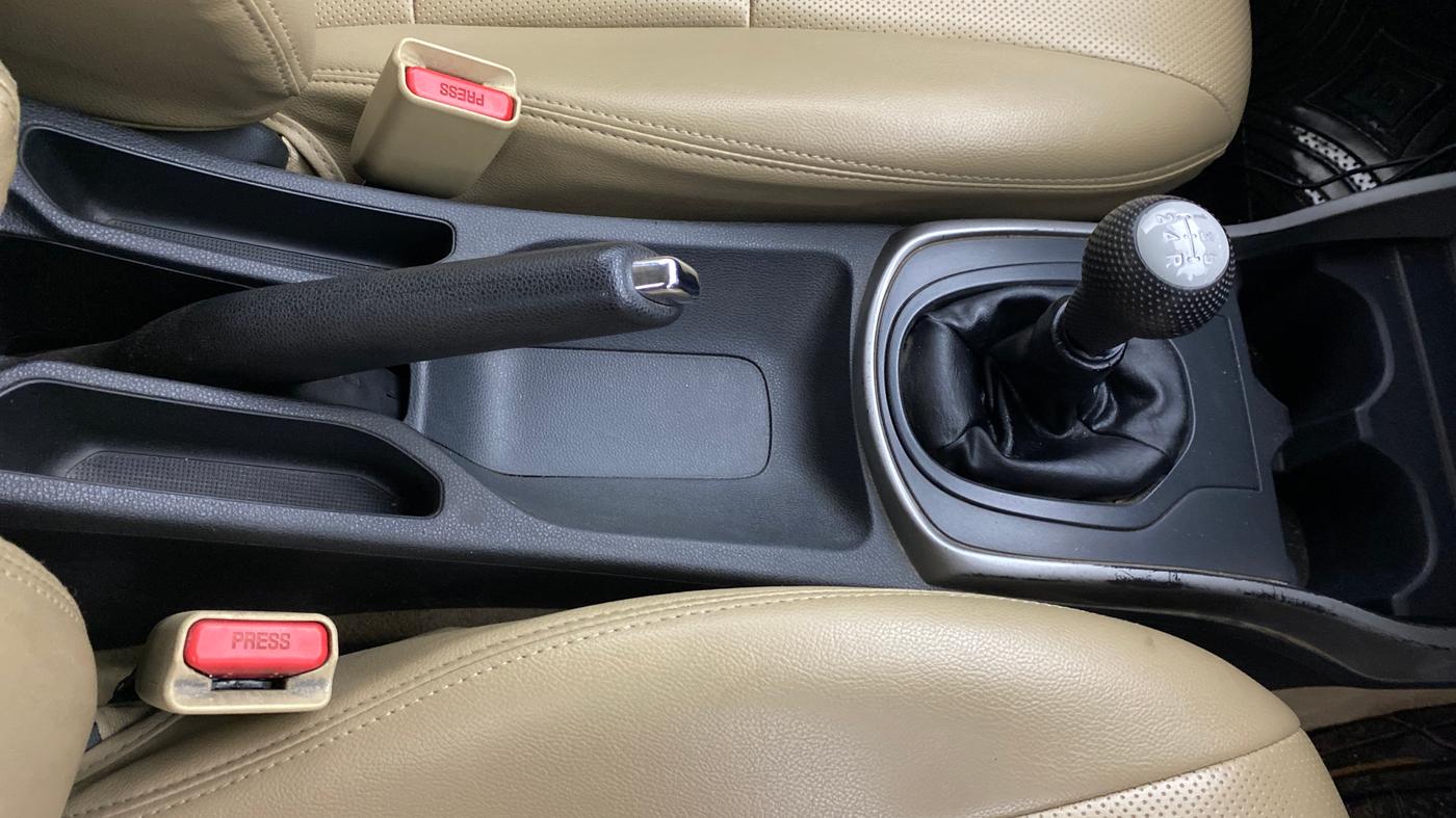 2019 Honda City 1.5L I-VTEC V MT, Petrol, Manual, 64,437 km, Gear Lever