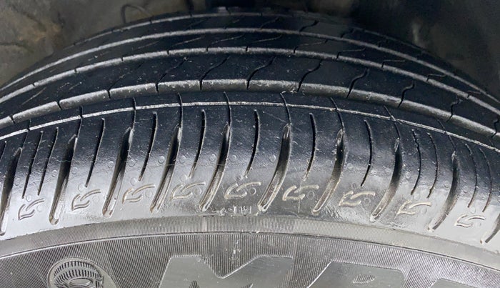 2021 Hyundai VENUE SX 1.5 (O) EXECUTIVE CRDI, Diesel, Manual, Right Front Tyre Tread