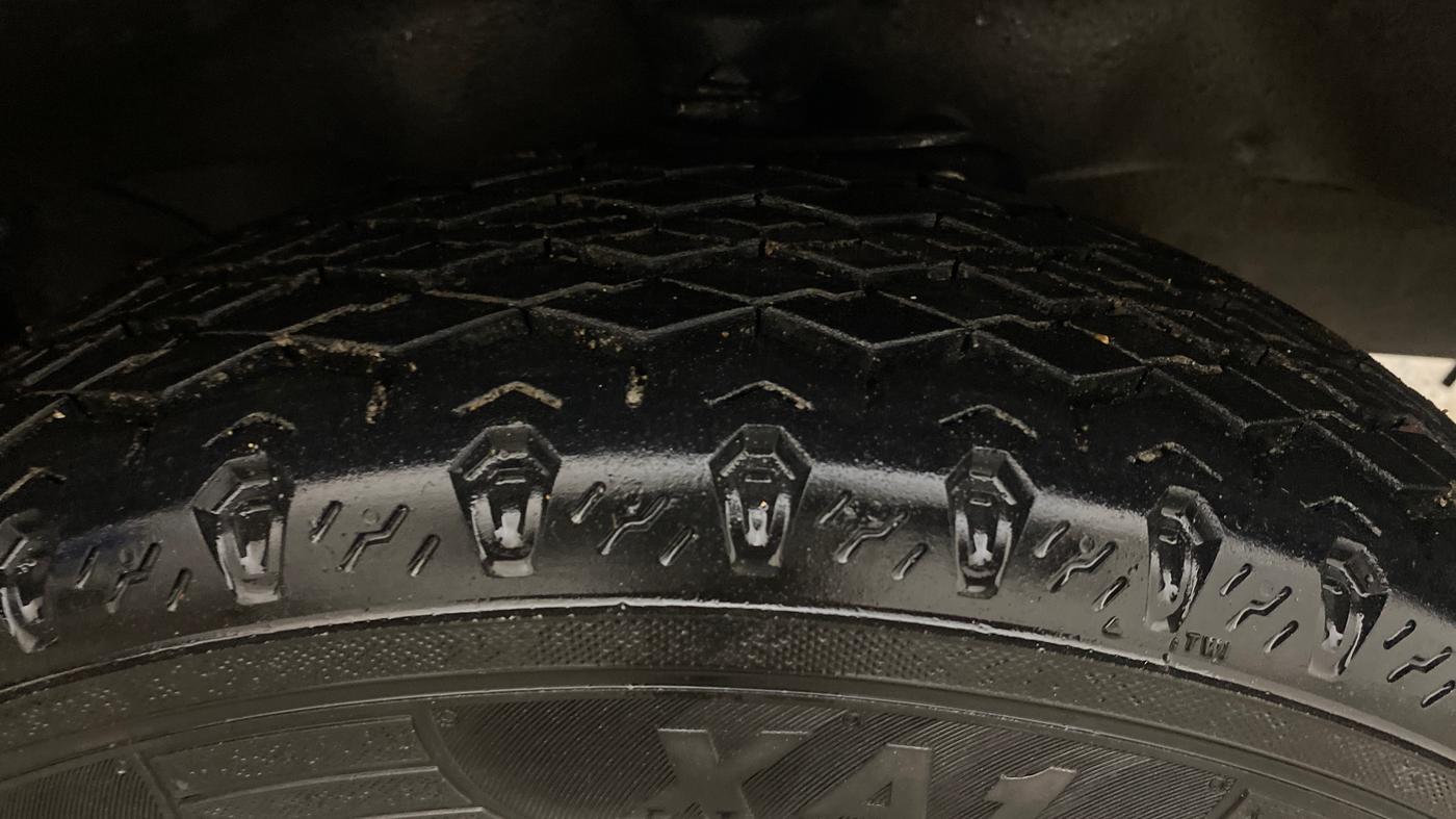 2016 Maruti Eeco 7 STR, Petrol, Manual, 33,663 km, Right Front Tyre Tread
