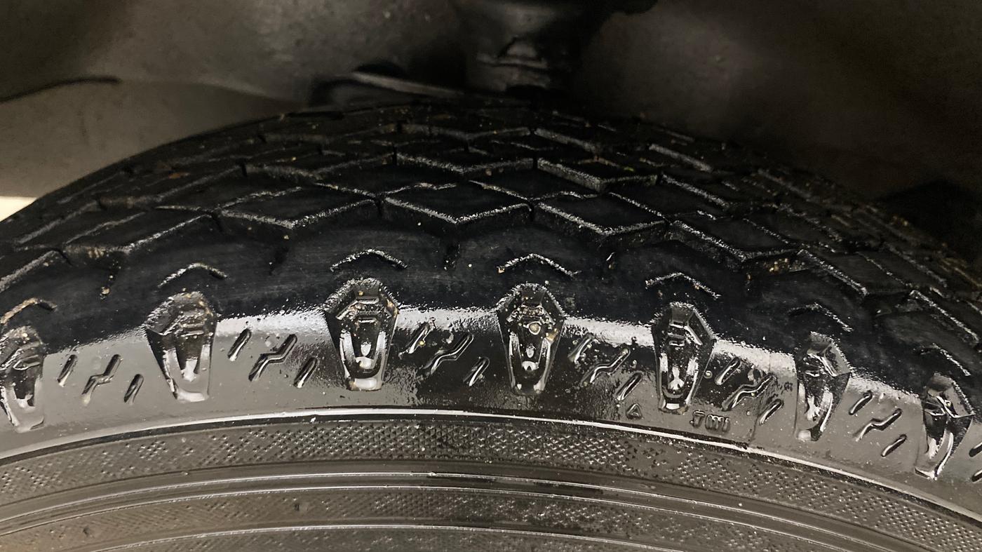 2016 Maruti Eeco 7 STR, Petrol, Manual, 33,663 km, Left Front Tyre Tread