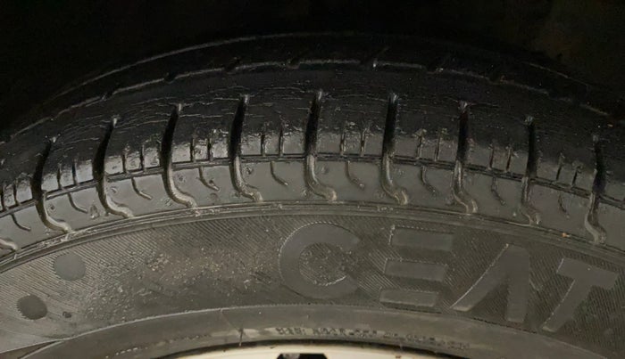 2014 Hyundai Eon D-LITE, CNG, Manual, 32,394 km, Right Front Tyre Tread