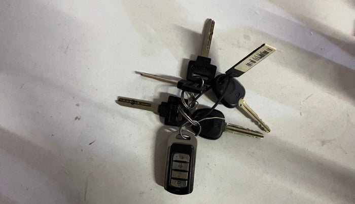 2014 Hyundai Eon D-LITE, CNG, Manual, 32,394 km, Key Close Up