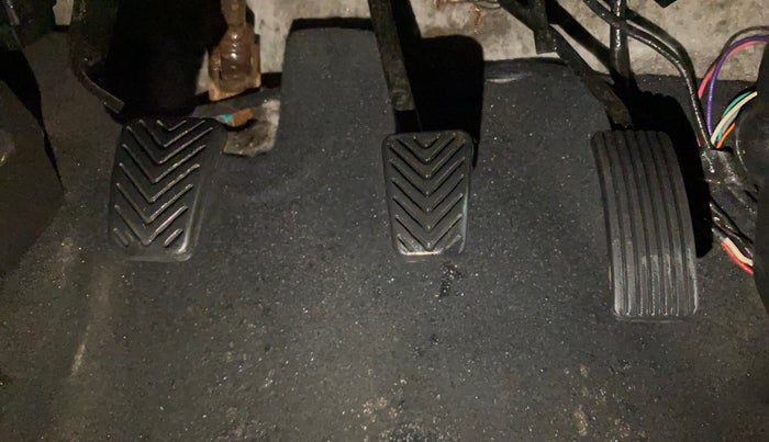 2014 Hyundai Eon D-LITE, CNG, Manual, 32,394 km, Pedals