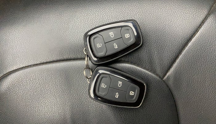 2021 Tata NEXON XZ PLUS SUNROOF PETROL DUAL TONE, Petrol, Manual, 52,481 km, Key Close Up