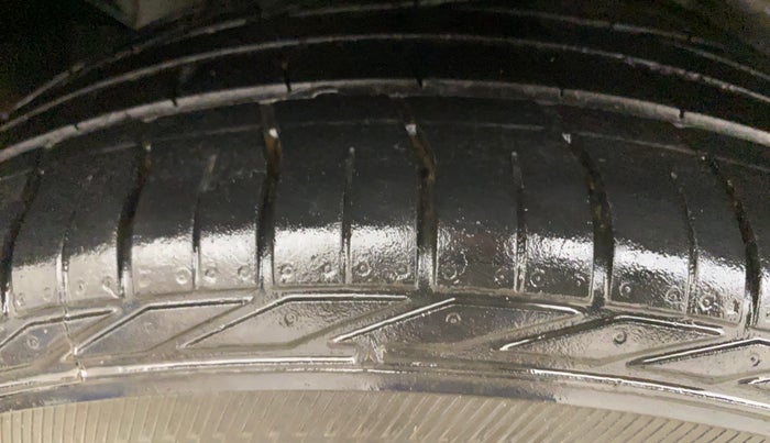 2021 Tata NEXON XZ PLUS SUNROOF PETROL DUAL TONE, Petrol, Manual, 52,481 km, Right Rear Tyre Tread