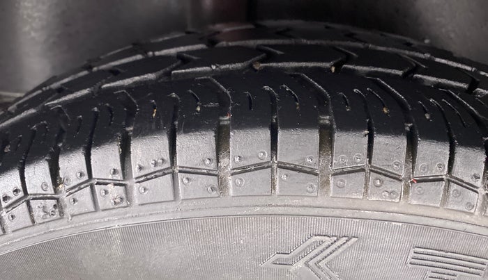 2009 Maruti Swift LXI 1.3, Petrol, Manual, 45,538 km, Left Rear Tyre Tread