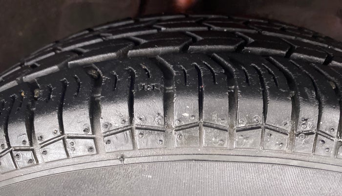 2009 Maruti Swift LXI 1.3, Petrol, Manual, 45,538 km, Right Front Tyre Tread