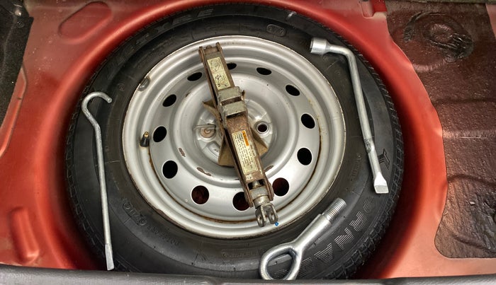 2009 Maruti Swift LXI 1.3, Petrol, Manual, 45,538 km, Spare Tyre