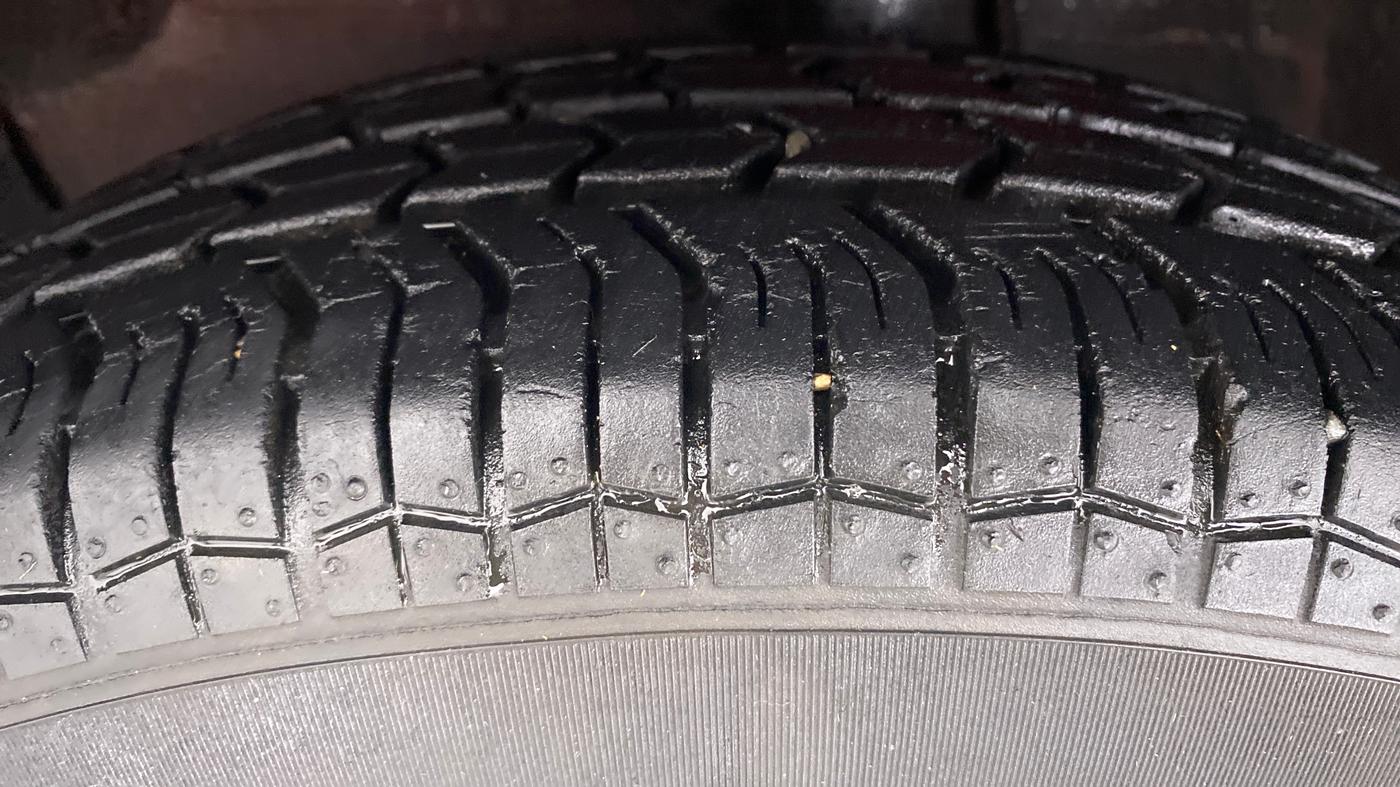 2009 Maruti Swift LXI 1.3, Petrol, Manual, 45,538 km, Left Front Tyre Tread