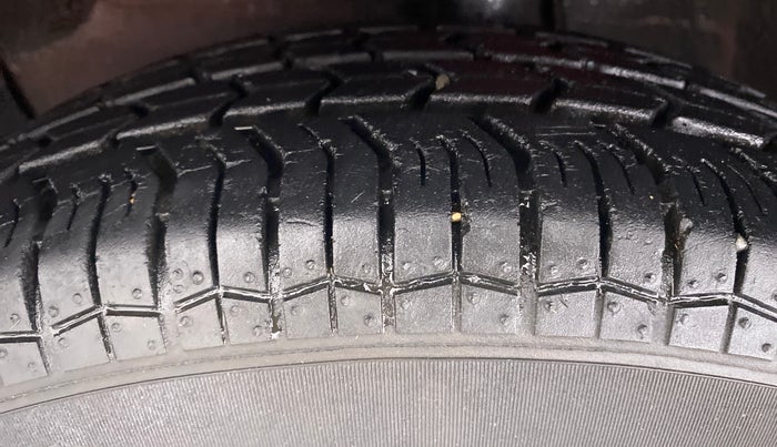2009 Maruti Swift LXI 1.3, Petrol, Manual, 45,538 km, Left Front Tyre Tread