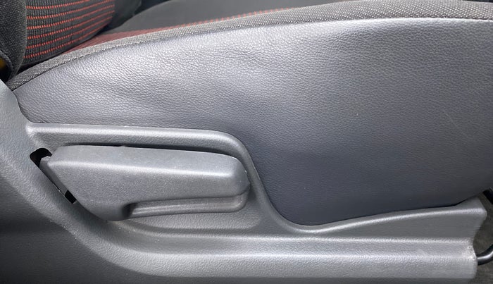 2009 Maruti Swift LXI 1.3, Petrol, Manual, 45,538 km, Driver Side Adjustment Panel