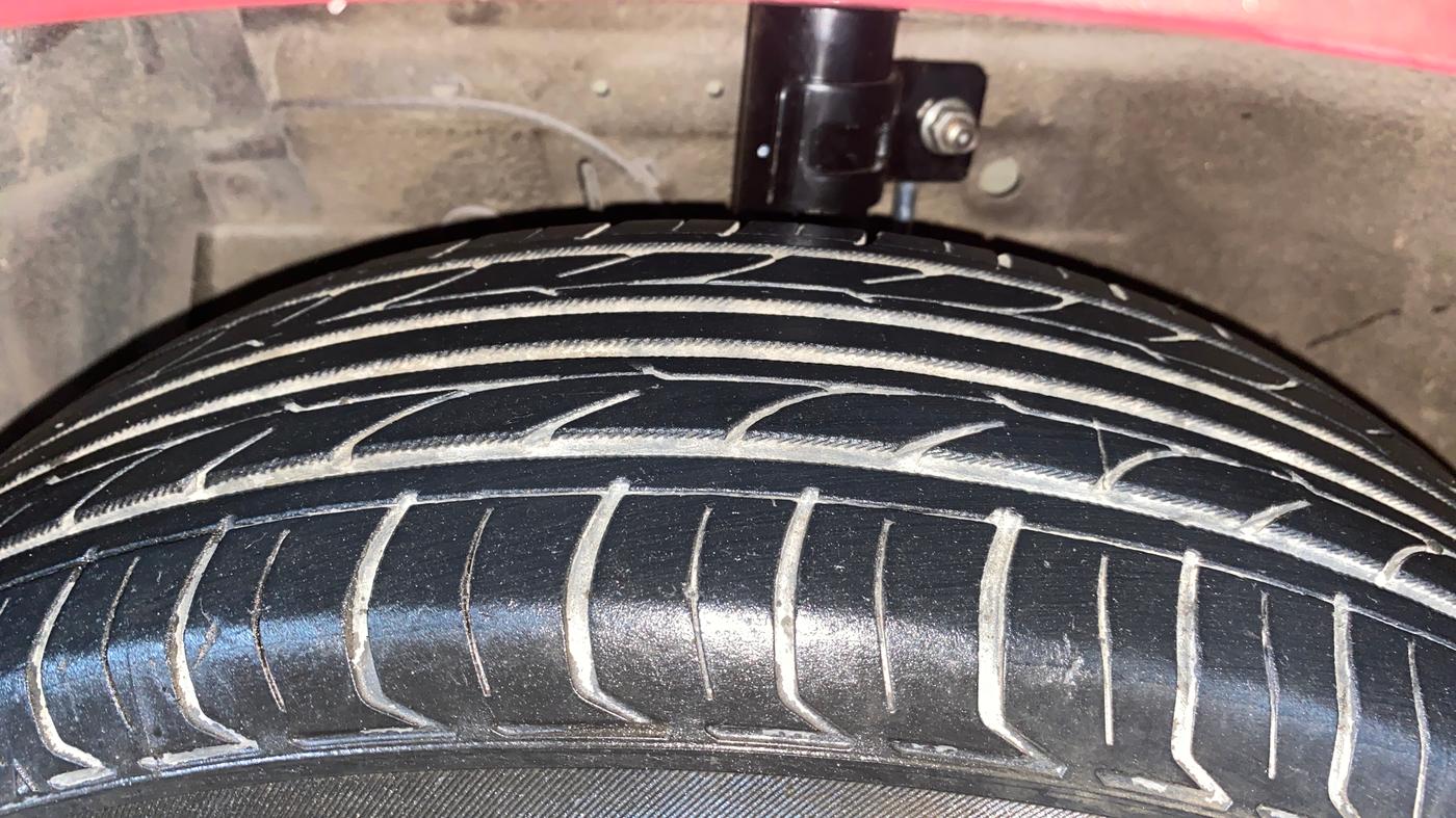 2016 Maruti Swift Dzire VXI AT, Petrol, Automatic, 88,883 km, Left Front Tyre Tread