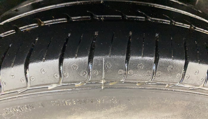 2018 Maruti Ciaz DELTA 1.5 SHVS MT PETROL, Petrol, Manual, 1,23,475 km, Left Rear Tyre Tread
