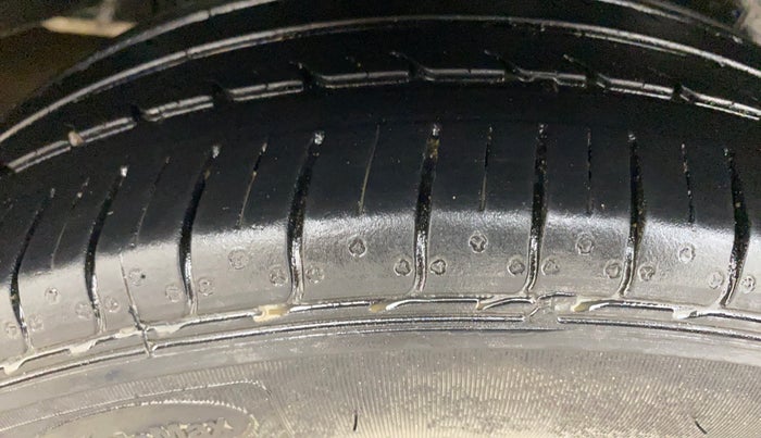 2018 Maruti Ciaz DELTA 1.5 SHVS MT PETROL, Petrol, Manual, 1,23,475 km, Right Rear Tyre Tread