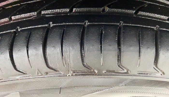 2021 Maruti Swift ZXI, Petrol, Manual, 72,301 km, Right Front Tyre Tread