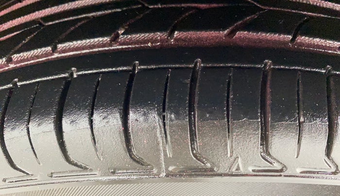 2021 Maruti Swift ZXI, Petrol, Manual, 72,301 km, Left Front Tyre Tread