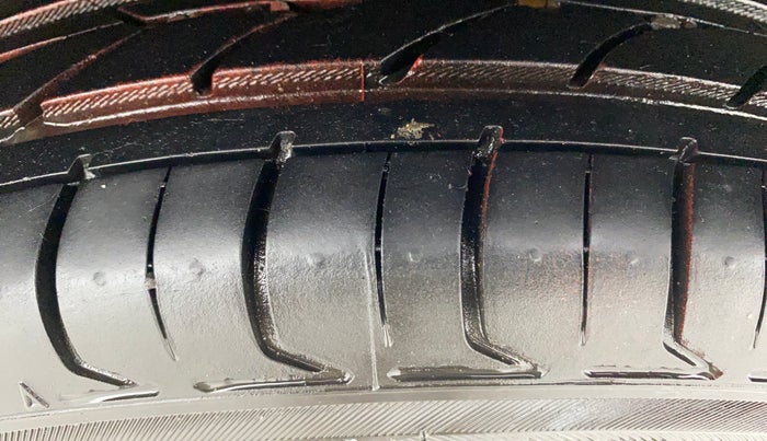 2021 Maruti Swift ZXI, Petrol, Manual, 72,301 km, Left Rear Tyre Tread