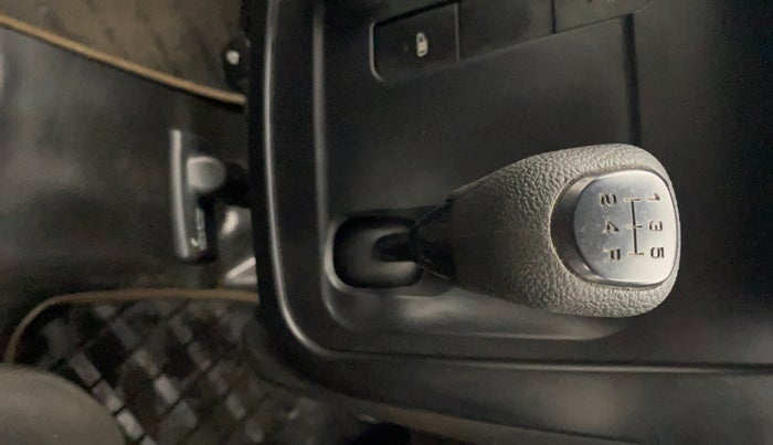 2019 Mahindra KUV 100 NXT K4+ P 6 STR, Petrol, Manual, 55,788 km, Gear Lever