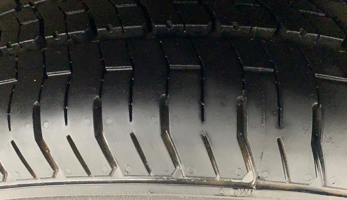 2019 Mahindra KUV 100 NXT K4+ P 6 STR, Petrol, Manual, 55,788 km, Left Rear Tyre Tread