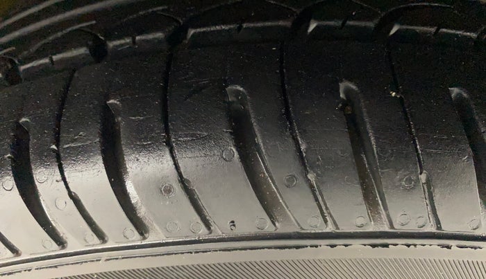2019 Mahindra KUV 100 NXT K4+ P 6 STR, Petrol, Manual, 55,788 km, Right Front Tyre Tread