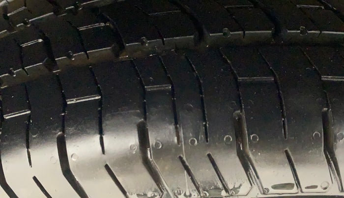 2019 Mahindra KUV 100 NXT K4+ P 6 STR, Petrol, Manual, 55,788 km, Right Rear Tyre Tread