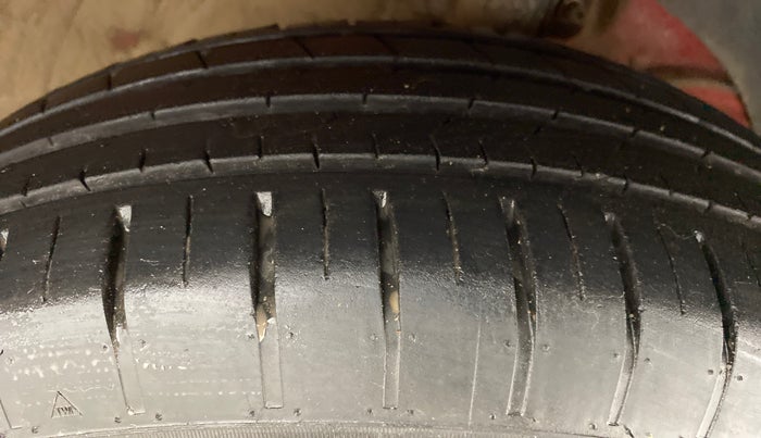 2018 Maruti Swift ZXI (AMT), Petrol, Automatic, 18,168 km, Right Front Tyre Tread