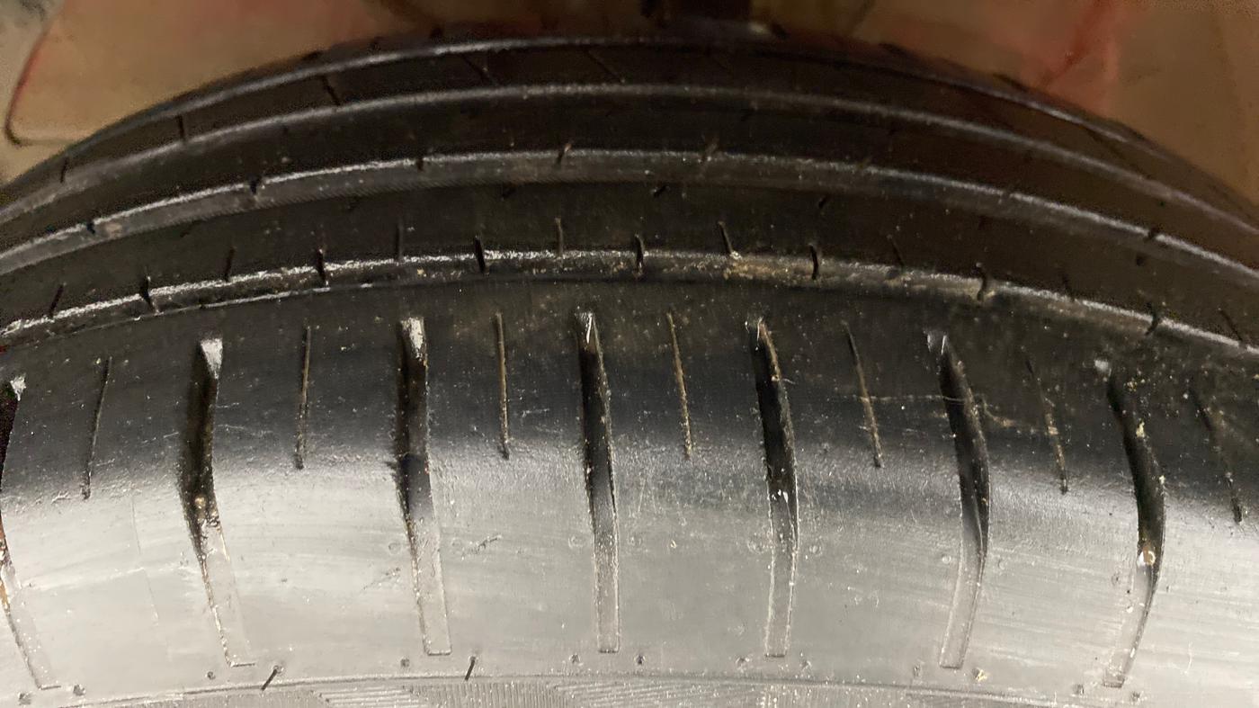 2018 Maruti Swift ZXI (AMT), Petrol, Automatic, 18,168 km, Left Front Tyre Tread