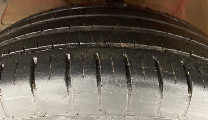 2018 Maruti Swift ZXI (AMT), Petrol, Automatic, 18,168 km, Left Front Tyre Tread