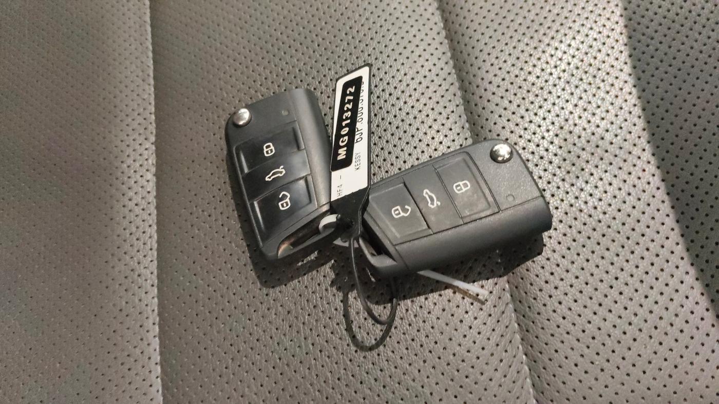 2021 Skoda KUSHAQ STYLE 1.0L TSI MT, Petrol, Manual, 13,473 km, Key Close Up