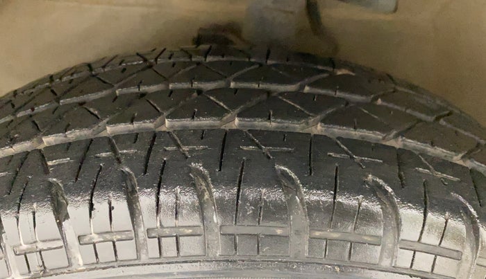 2011 Maruti Swift LXI, Petrol, Manual, 26,942 km, Left Front Tyre Tread