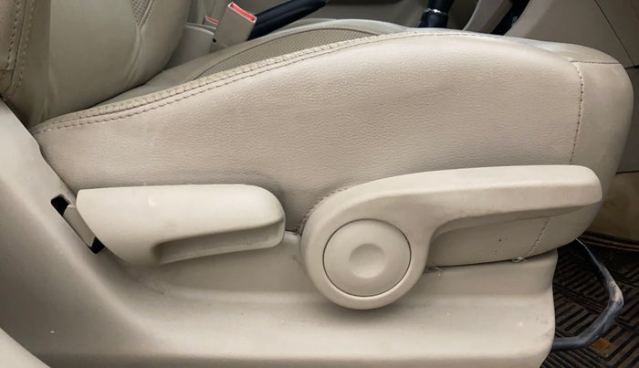 2018 Maruti Ciaz ALPHA  AT 1.5 SHVS PETROL, Petrol, Automatic, 67,760 km, Driver Side Adjustment Panel