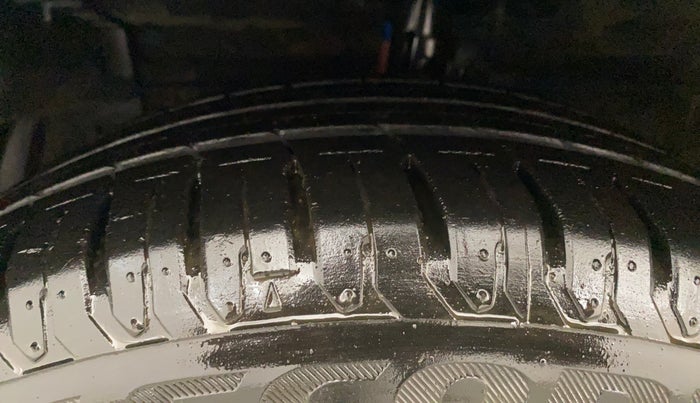 2018 Maruti Ciaz ALPHA  AT 1.5 SHVS PETROL, Petrol, Automatic, 67,760 km, Left Front Tyre Tread